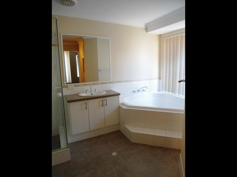 42 Lemongum Drive, Baldivis WA 6171