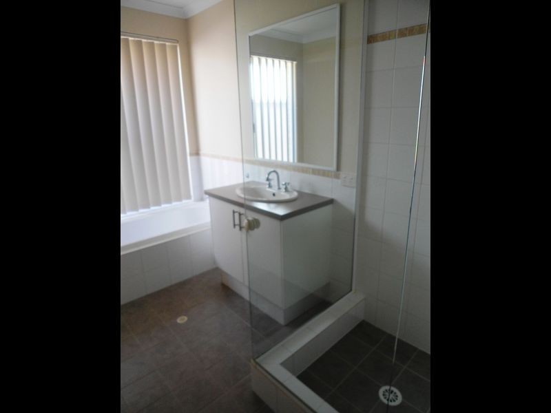 42 Lemongum Drive, Baldivis WA 6171