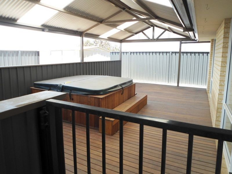 42 Lemongum Drive, Baldivis WA 6171