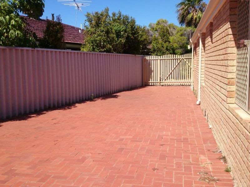 8 Moresby Grove, Rockingham WA 6168