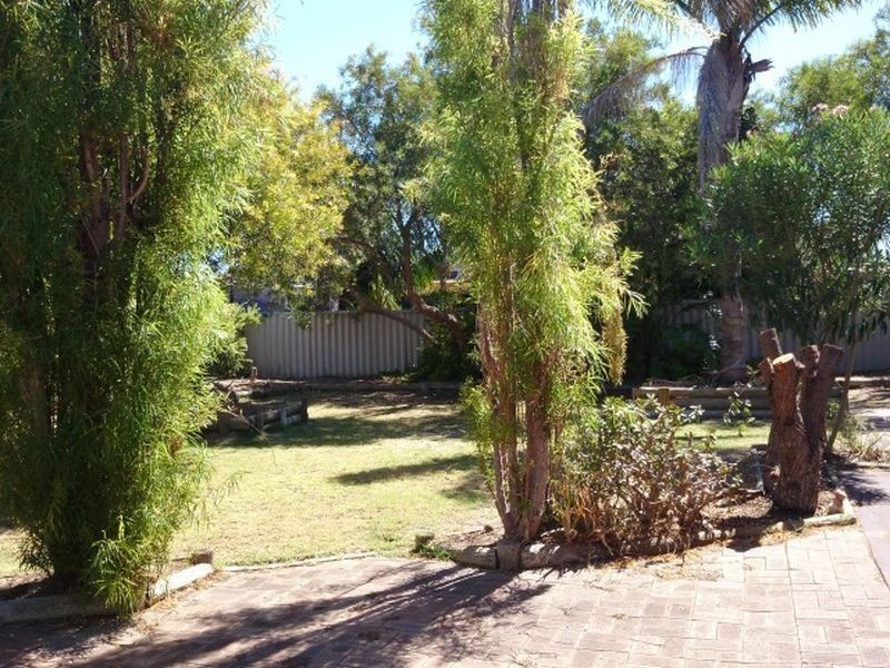 8 Moresby Grove, Rockingham WA 6168