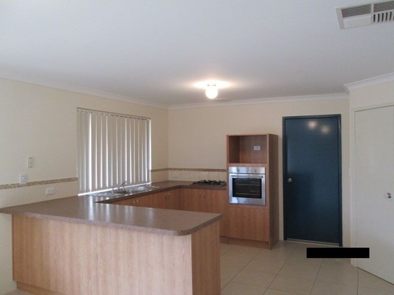 18 Kinsale Bend, Port Kennedy WA 6172