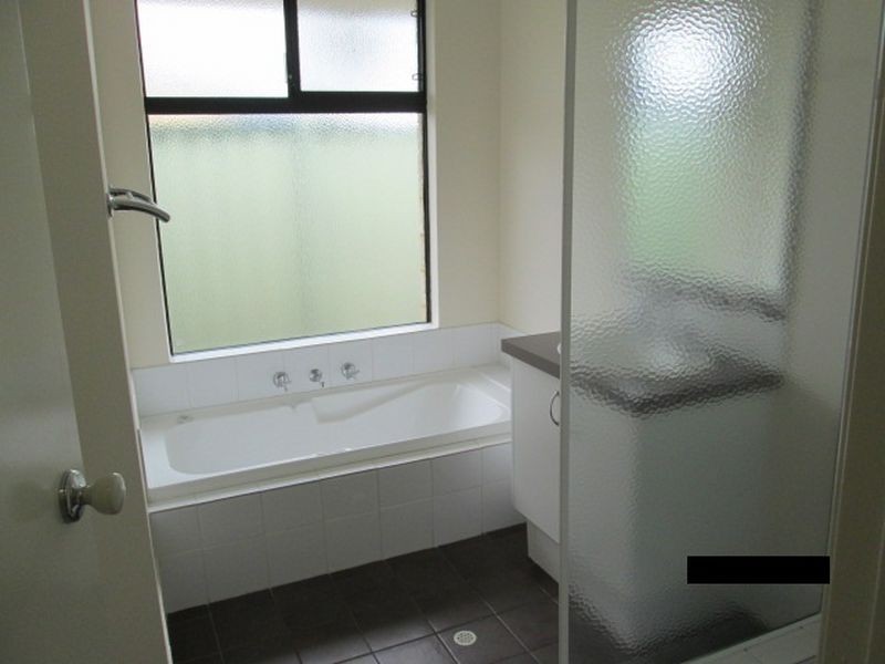 18 Kinsale Bend, Port Kennedy WA 6172