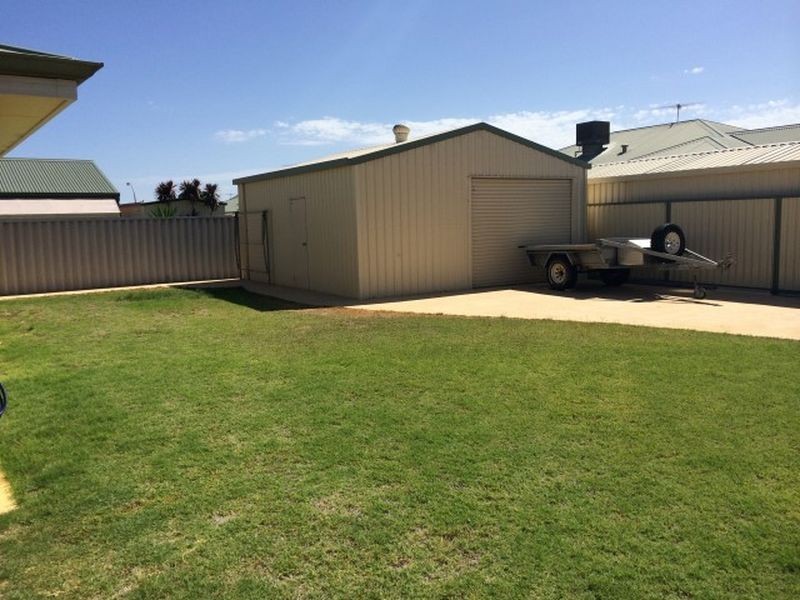 15 Zedora Loop, Port Kennedy WA 6172