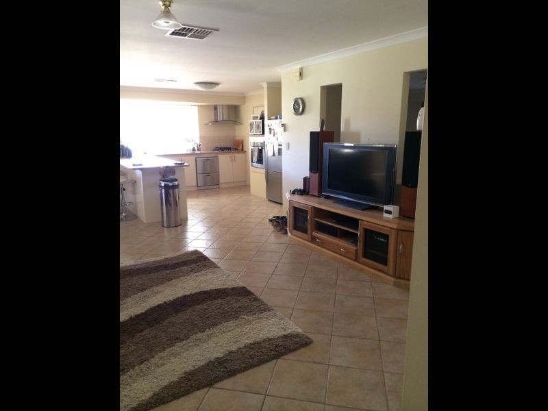 15 Zedora Loop, Port Kennedy WA 6172