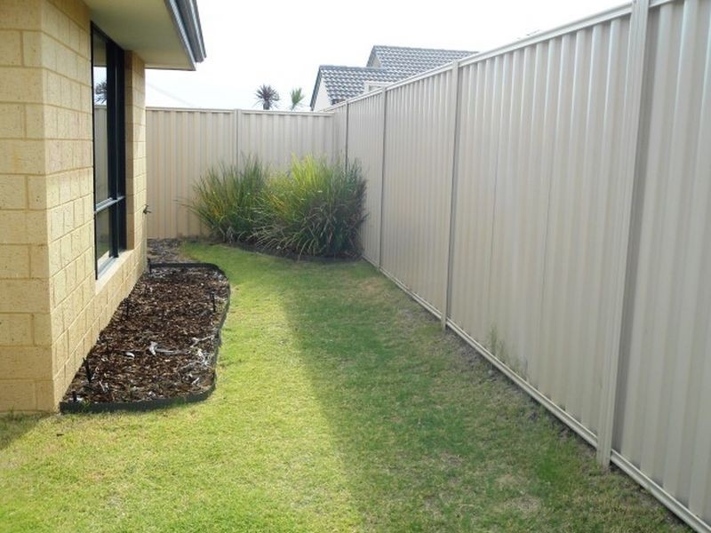 12 Indee Pass, Secret Harbour WA 6173