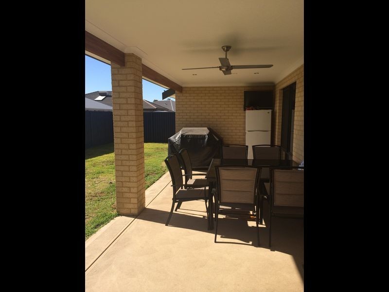 12 Lagoon Pass, Baldivis WA 6171