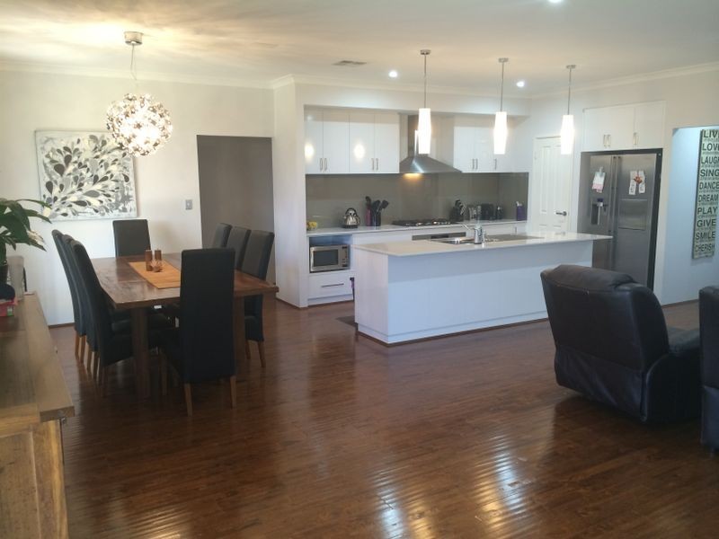 12 Lagoon Pass, Baldivis WA 6171