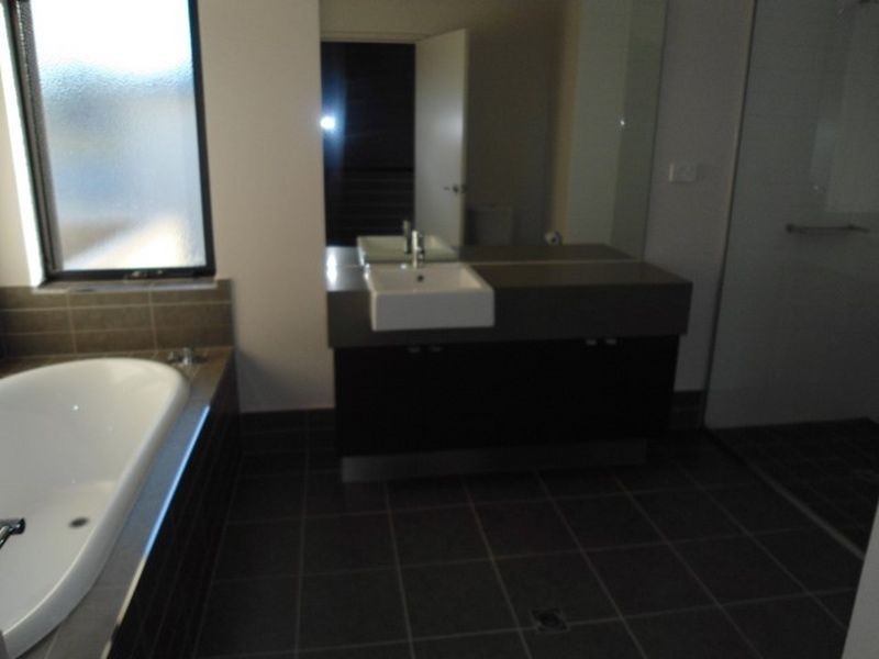 28 Malone Loop, Meadow Springs WA 6210