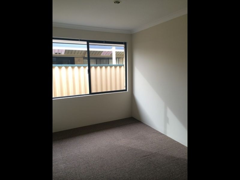 12 Freeling Road, Port Kennedy WA 6172