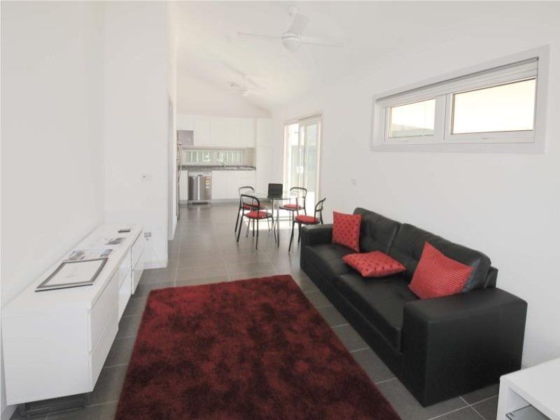 8/18 Thorpe Street, Rockingham WA 6168