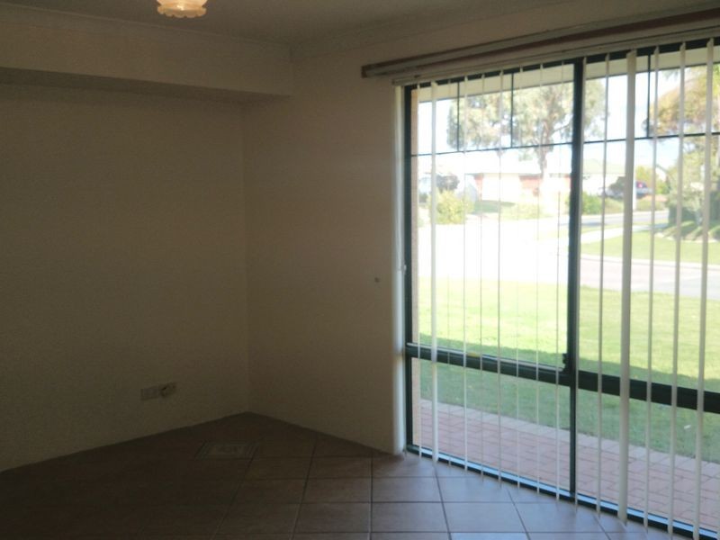 2 Montebourg Meander, Port Kennedy WA 6172