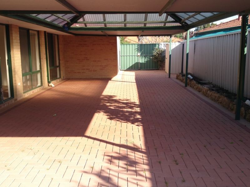 2 Montebourg Meander, Port Kennedy WA 6172