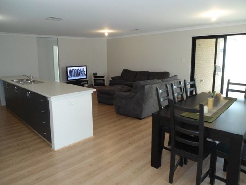 16 Westcliff Street, Wellard WA 6170