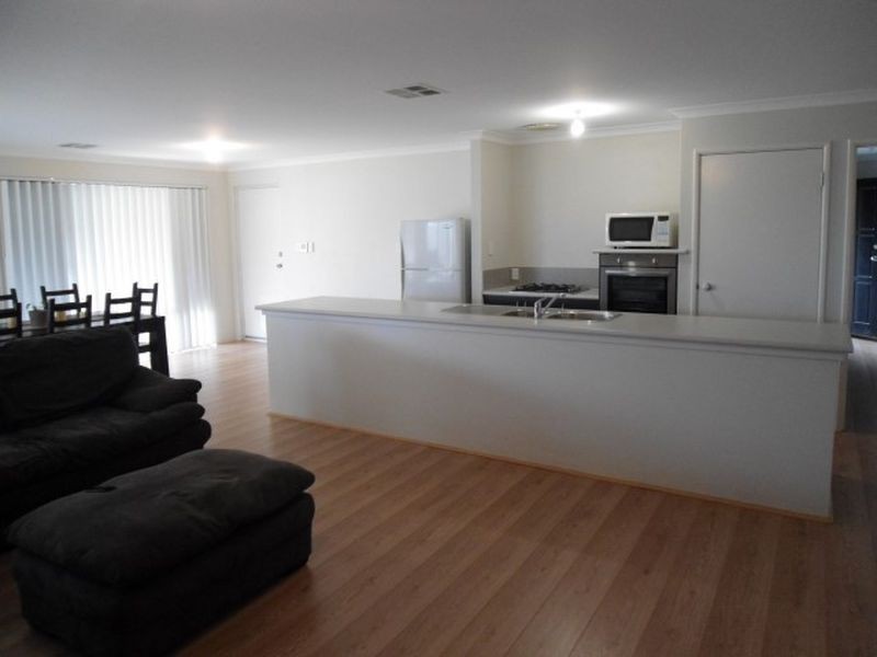 16 Westcliff Street, Wellard WA 6170