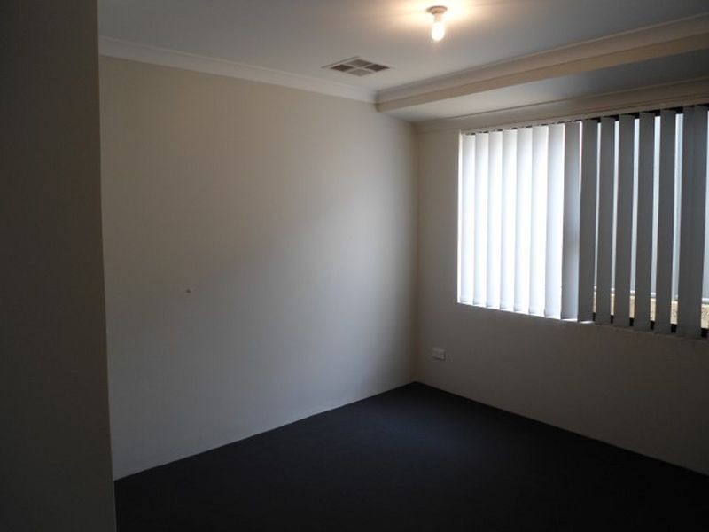 16 Westcliff Street, Wellard WA 6170