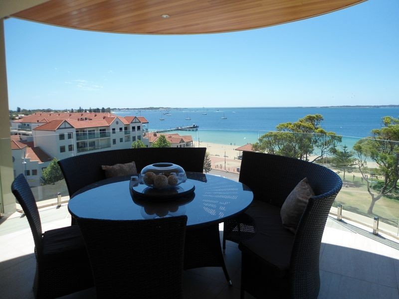 8/3 Rockingham Beach Road, Rockingham WA 6168