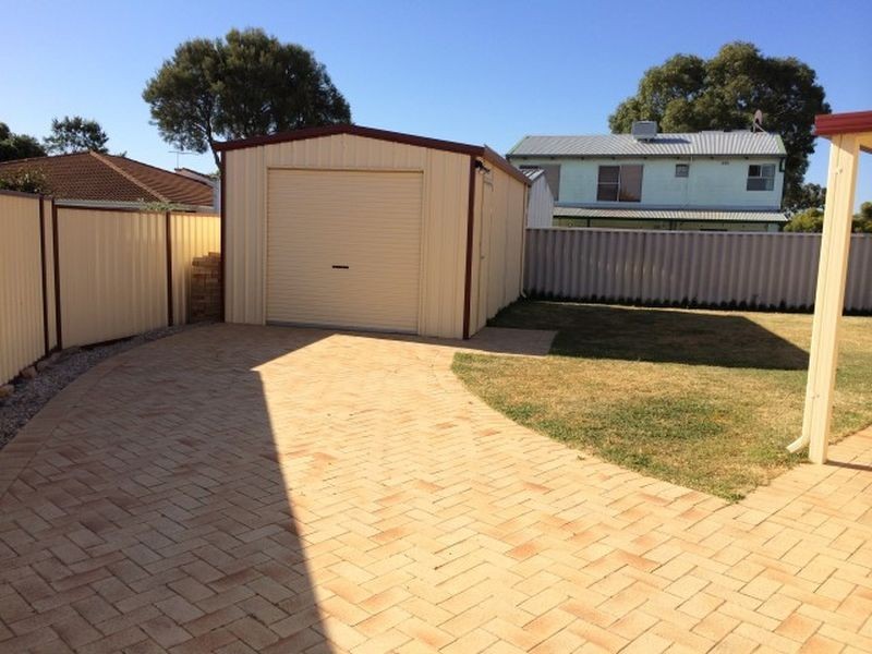 17B Dundee Street, Warnbro WA 6169