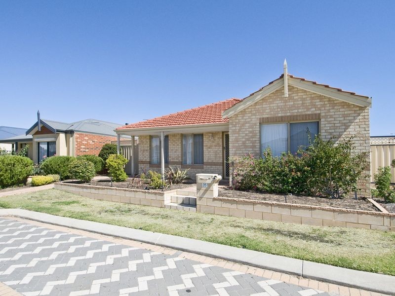35 Brindabella Avenue, Rockingham WA 6168