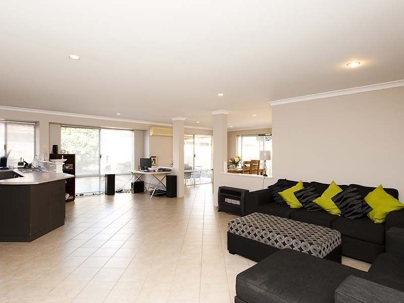 66 Achiever Avenue, Port Kennedy WA 6172