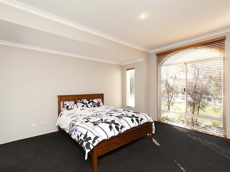 66 Achiever Avenue, Port Kennedy WA 6172