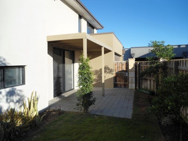 28 Malone Loop, Meadow Springs WA 6210