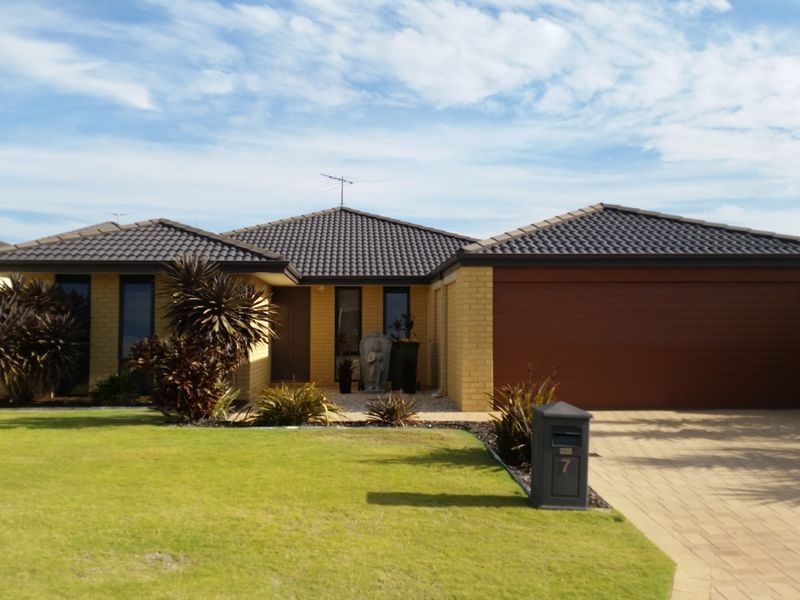 7 Highcliffe Circle, Barragup WA 6210