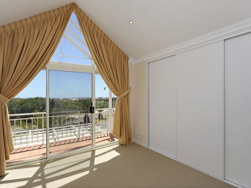 1/2 Albenga Place, Secret Harbour WA 6173