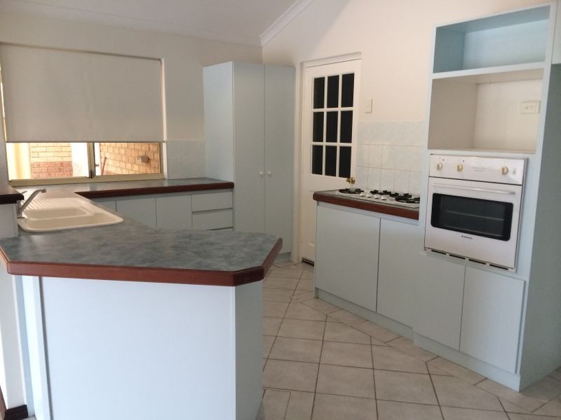 17 la Spezia Drive, Secret Harbour WA 6173