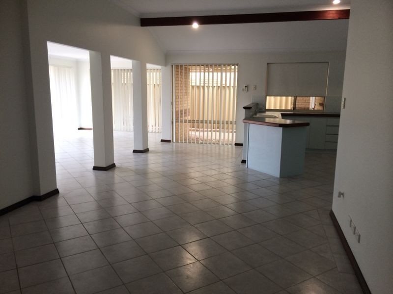 17 la Spezia Drive, Secret Harbour WA 6173