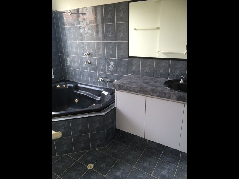 17 la Spezia Drive, Secret Harbour WA 6173