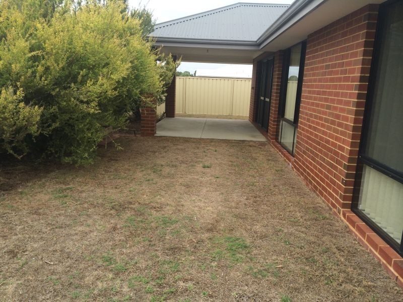 2 Peacock Avenue, Singleton WA 6175