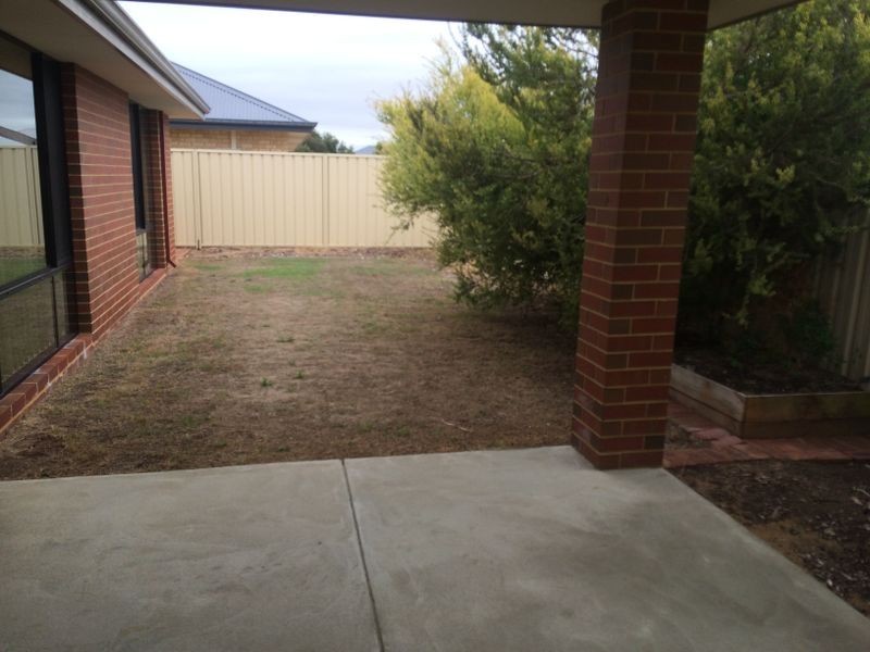 2 Peacock Avenue, Singleton WA 6175