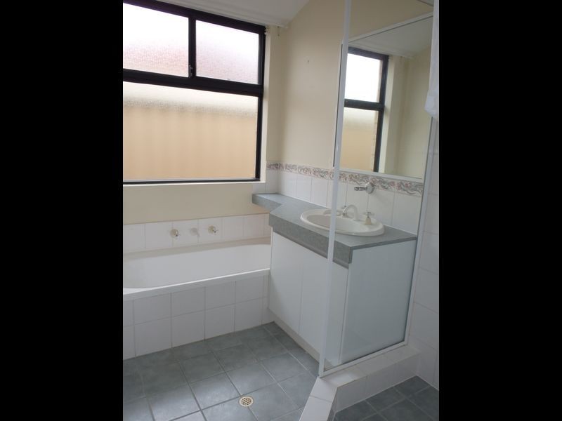 25 Bopeechee Way, Port Kennedy WA 6172