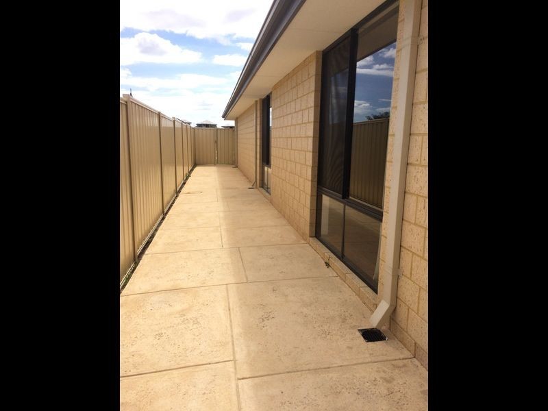 64 Bancoura Parkway, Secret Harbour WA 6173