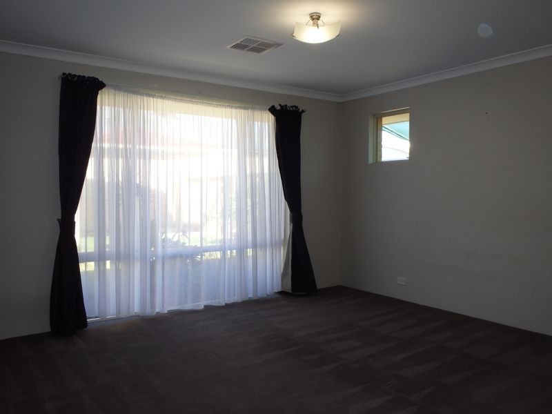 12 Bailey Way, Bertram WA 6167