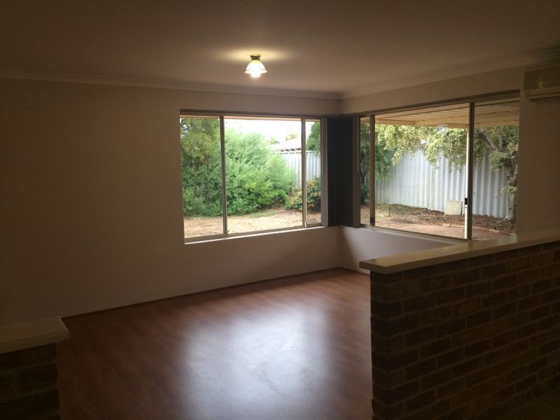 4 Oceanic Court, Port Kennedy WA 6172