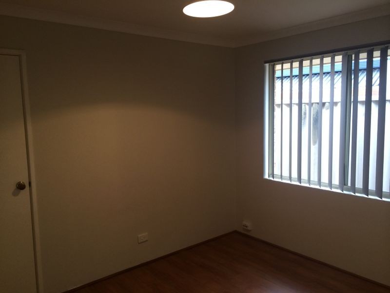 4 Oceanic Court, Port Kennedy WA 6172