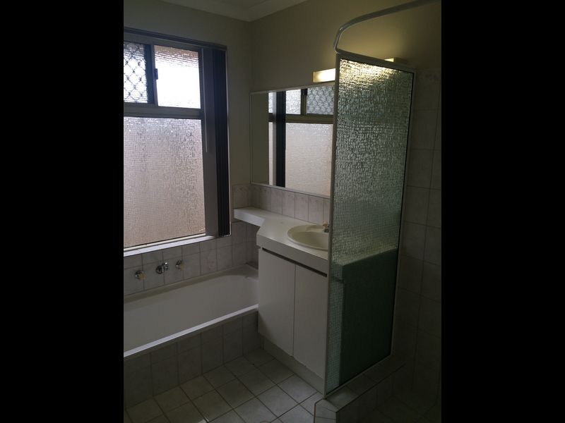 4 Oceanic Court, Port Kennedy WA 6172