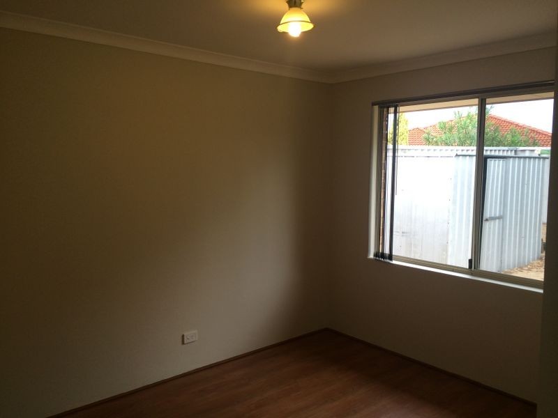 4 Oceanic Court, Port Kennedy WA 6172