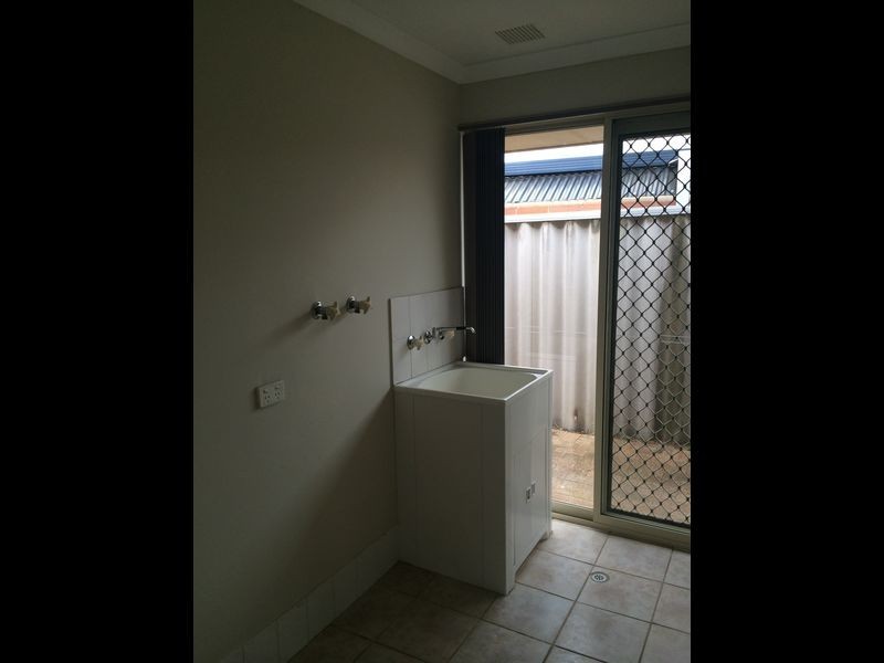 4 Oceanic Court, Port Kennedy WA 6172