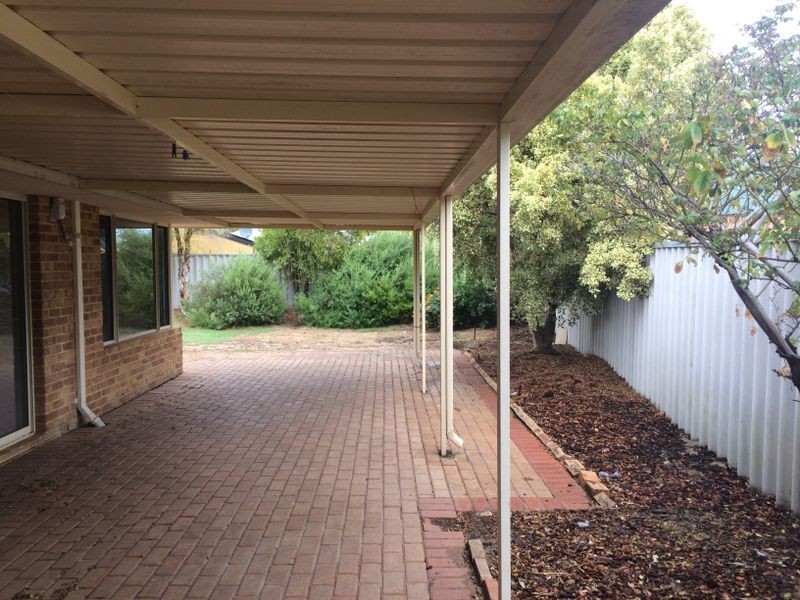 4 Oceanic Court, Port Kennedy WA 6172