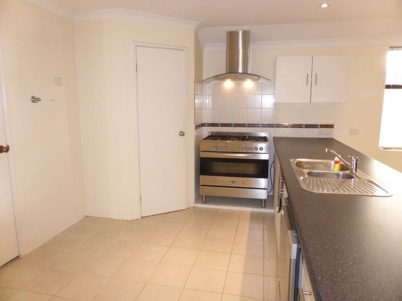 6 Ravenglass Crescent, Waikiki WA 6169