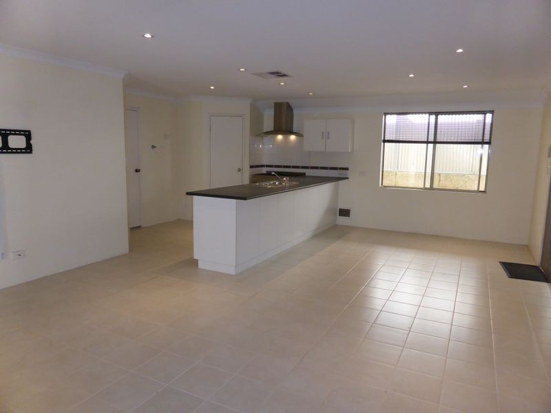 6 Ravenglass Crescent, Waikiki WA 6169