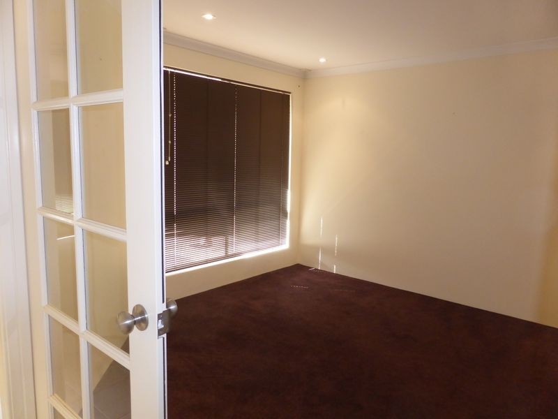 6 Ravenglass Crescent, Waikiki WA 6169