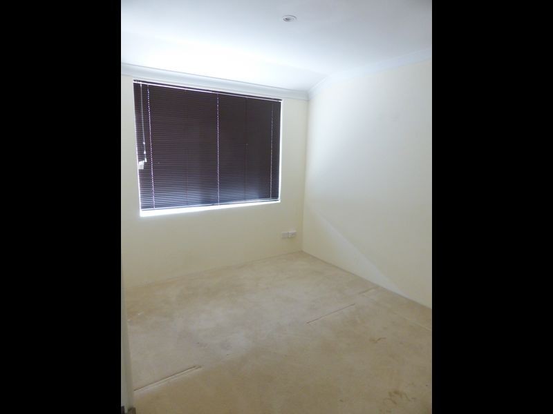 6 Ravenglass Crescent, Waikiki WA 6169