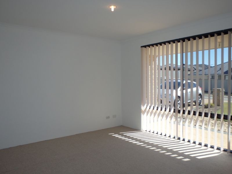 1 Vansittart Avenue, Secret Harbour WA 6173