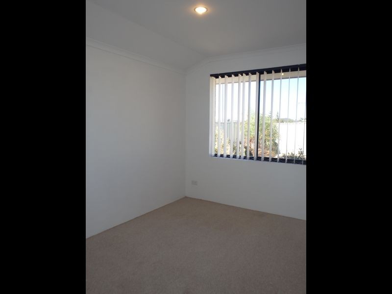 1 Vansittart Avenue, Secret Harbour WA 6173