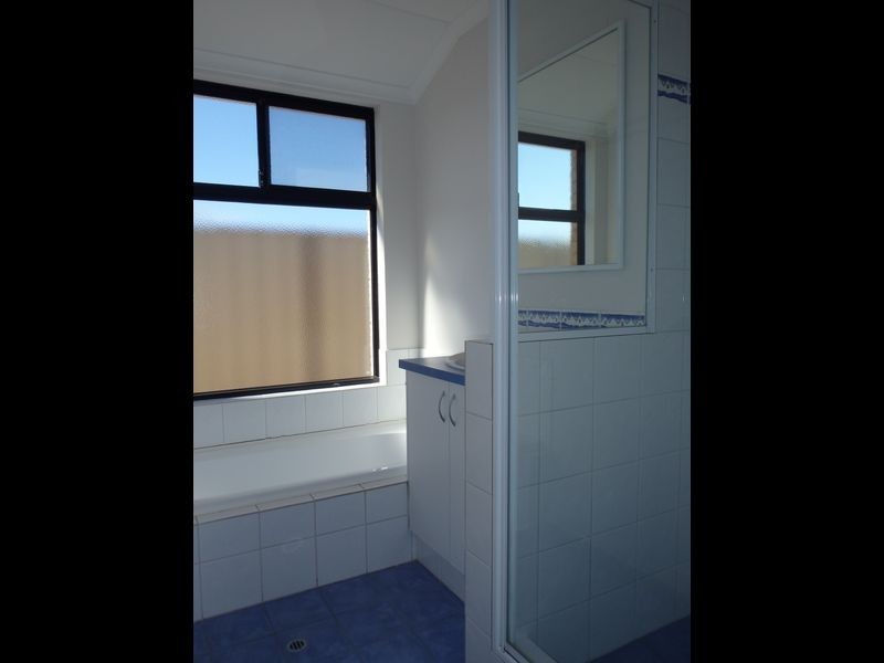 1 Vansittart Avenue, Secret Harbour WA 6173