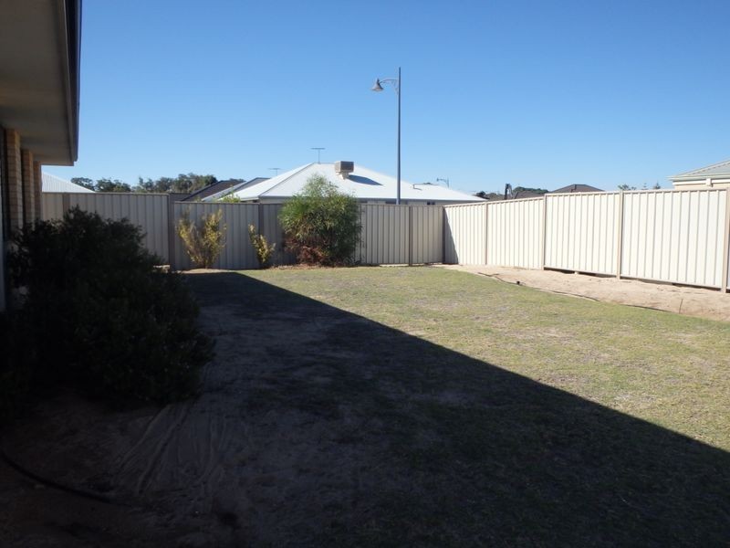 1 Vansittart Avenue, Secret Harbour WA 6173